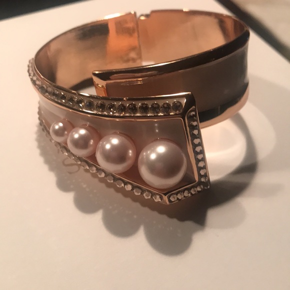 Nicholas Kirkwood Authentic Swarovski Atelier Gold Cuff. - Picture 3 of 8